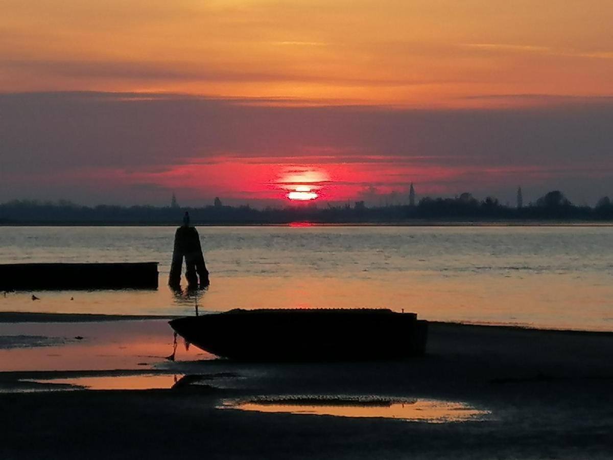 Orizzonte Marino Giallo Angolo Solare Verso La Laguna 카발리노 외부 사진